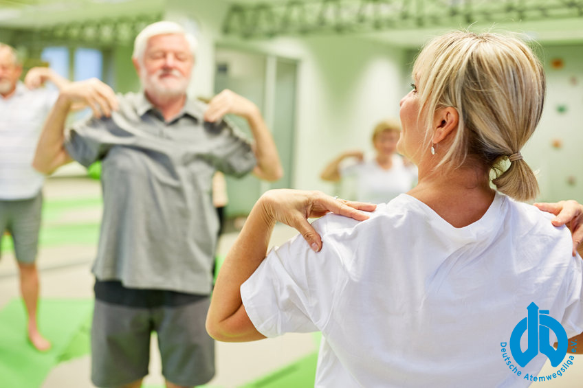 Lungensport: Refresherkurse für Übungsleiter
Die AG #Lungensport bietet auch im Jahr 2022 wieder zwei Refresherkurse zur Verlängerung der Übungsleiterlizenz „Übungsleiter B „Rehabilitationssport“ Innere Medizin“ an.  bit.ly/3CmwH2w