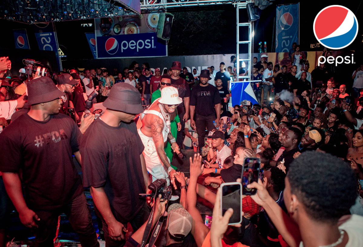 Pepsi_TZ's tweet photo. #Pepsitz brand ambassador @diamondplatnumz, doing what he does best! #RefreshingYou. And hey, did we mention? #FoaTheEP ni hatariii!! #mustlisten https://t.co/1v1Xdd2xdv