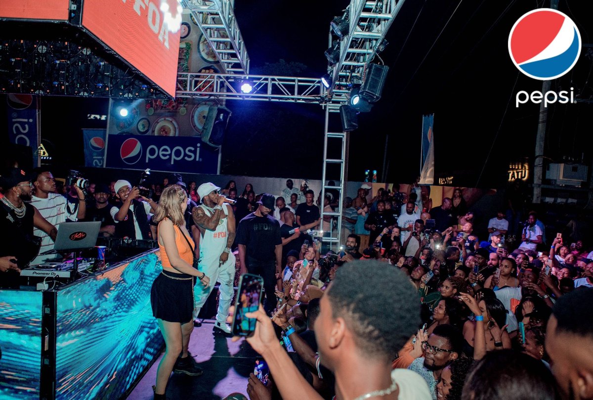 Pepsi_TZ's tweet photo. #Pepsitz brand ambassador @diamondplatnumz, doing what he does best! #RefreshingYou. And hey, did we mention? #FoaTheEP ni hatariii!! #mustlisten https://t.co/1v1Xdd2xdv