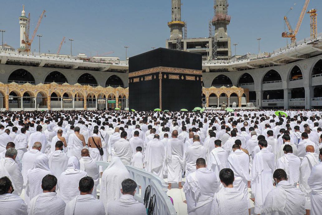 HaramainInfo's tweet photo. We are recieving thousands of messages &amp; emails in regards to the current procedures and requirements for travelling to Saudi Arabia

If you are intending to travel on:
 
*Tourism Visa*

1) https://t.co/VlhuKzuA30

2) https://t.co/1n4jxYuLYr

*Umrah Visa*

https://t.co/01R4Eiz6qw https://t.co/YYtoWMlFtN