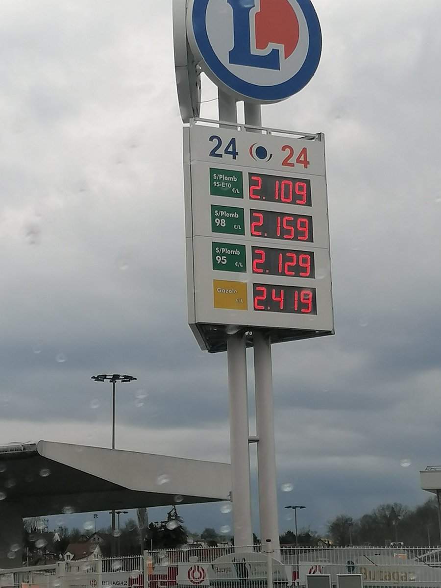 pistou94's tweet photo. Hier Leclerc d'orly #leclercorly #orly https://t.co/0cJJQdCOLk