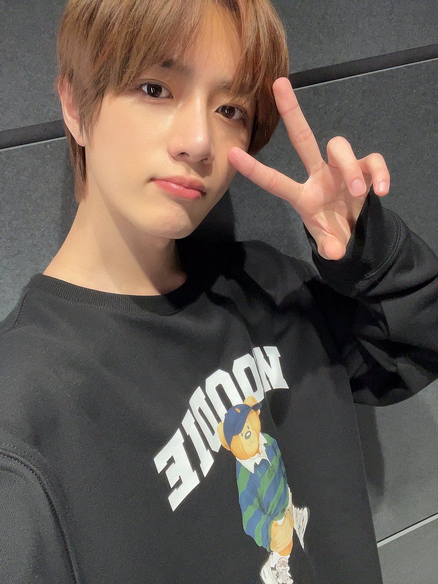 txt_info0304's tweet photo. 📢 RT + FOLLOW 🅔🅥🅔🅝🅣

범규 생일을 맞아 소소한 선물을 드리려고 합니다. 
항상 함께해 주셔서 감사하고, 앞으로도 잘 부탁드���니다.

✔️국내 한정 (2명)
✔️당첨자 발표 : 3/13 https://t.co/NwzSux5AkJ