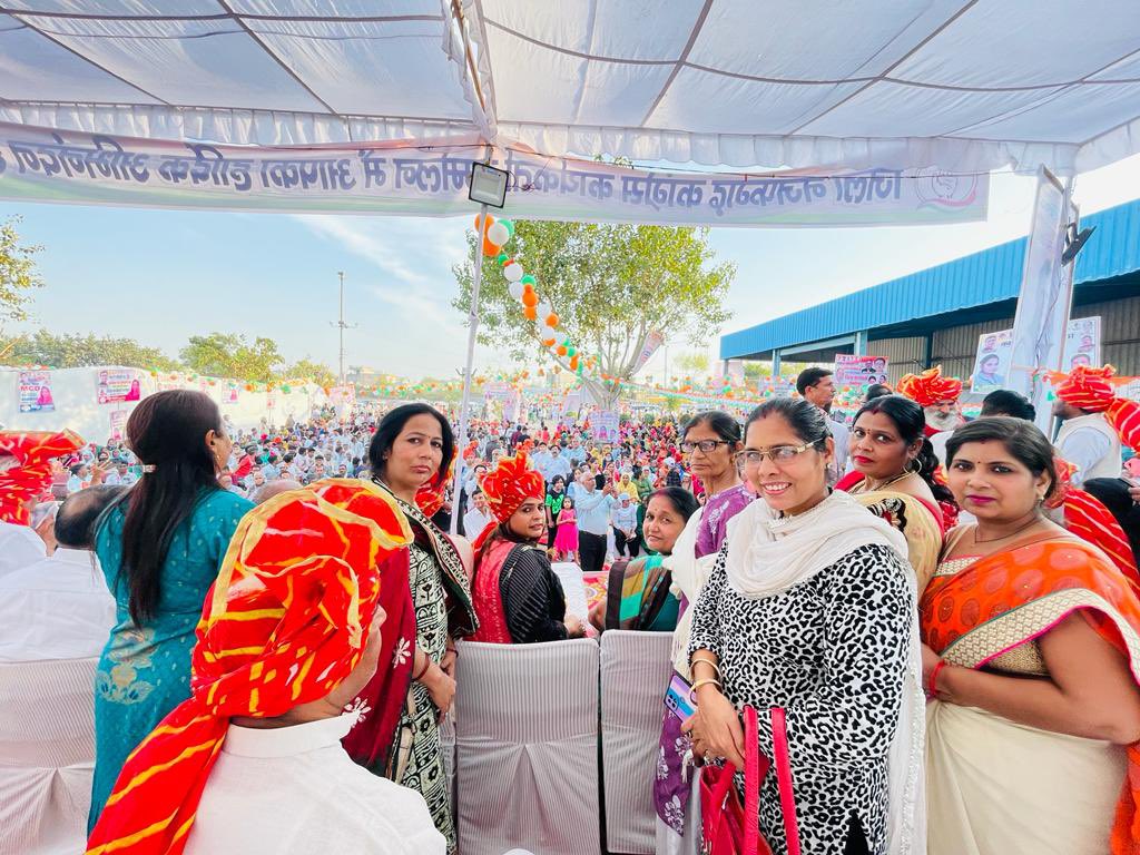 DelhiPMC's tweet photo. जिला नज़फगढ़ में @INCDelhi अध्यक्ष @Ch_AnilKumarINC जीं के नेतृत्व में आयोजित कांग्रेस कार्यकर्ता सम्मेलन में शामिल होकर @DelhiPMC अध्यक्ष @AmritaDhawan1 जी ने कार्यकर्ताओं को किया संबोधित। जिलाध्यक्ष #indrawati भी महिला साथियों के साथ हुई शामिल।
@dnetta https://t.co/ouf6QxdY82