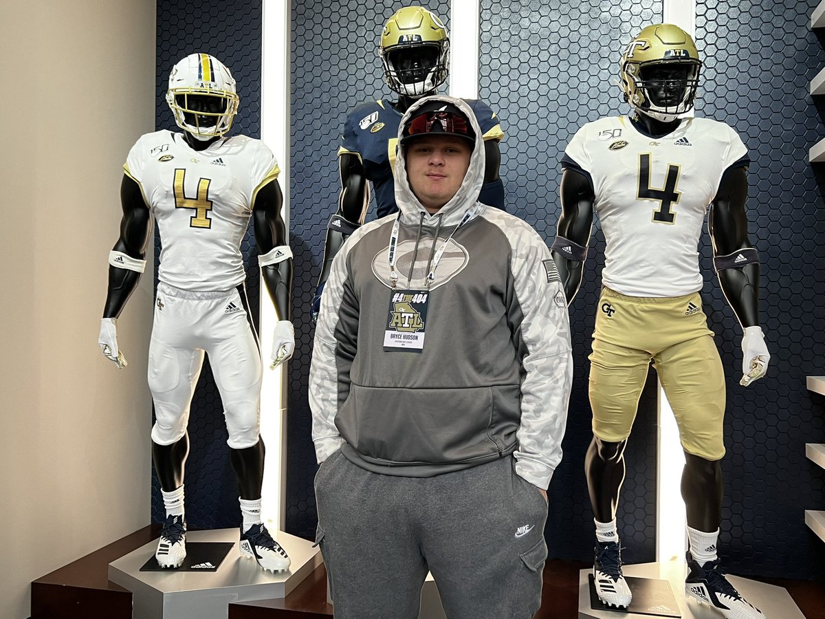 BryceHudson78's tweet photo. On the Flats today 📍@GeorgiaTechFB #4the404 #4theCulture 🐝💛🖤💯 #CoachCollins @CoachBrentKey @Coach_Timmerman @Coach_FredM @Kelly_Quinlan https://t.co/9mjVCbjm1g