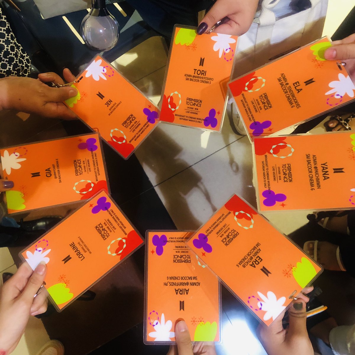 armyfinds_ph's tweet photo. Annyeong~

Thank you everyone for tagging us with your “thank you for the freebies” post! We hope you had fun waving the hand banners and wearing the PTD wristbands as well as the other freebie memorabilia 🧡. On behalf of the team, your smiles and appreciation keeps us going 💜 https://t.co/Jmj8OvCZmg