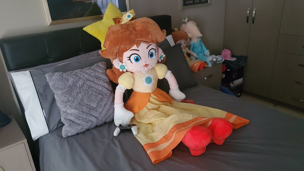 NinStarRose's tweet photo. @xsarasalandx I feel like you and I are the only people on the internet that has the Jumbo Daisy Plush! I loooooove her so much! I was so happy I found her! https://t.co/W1av1Z9IM8