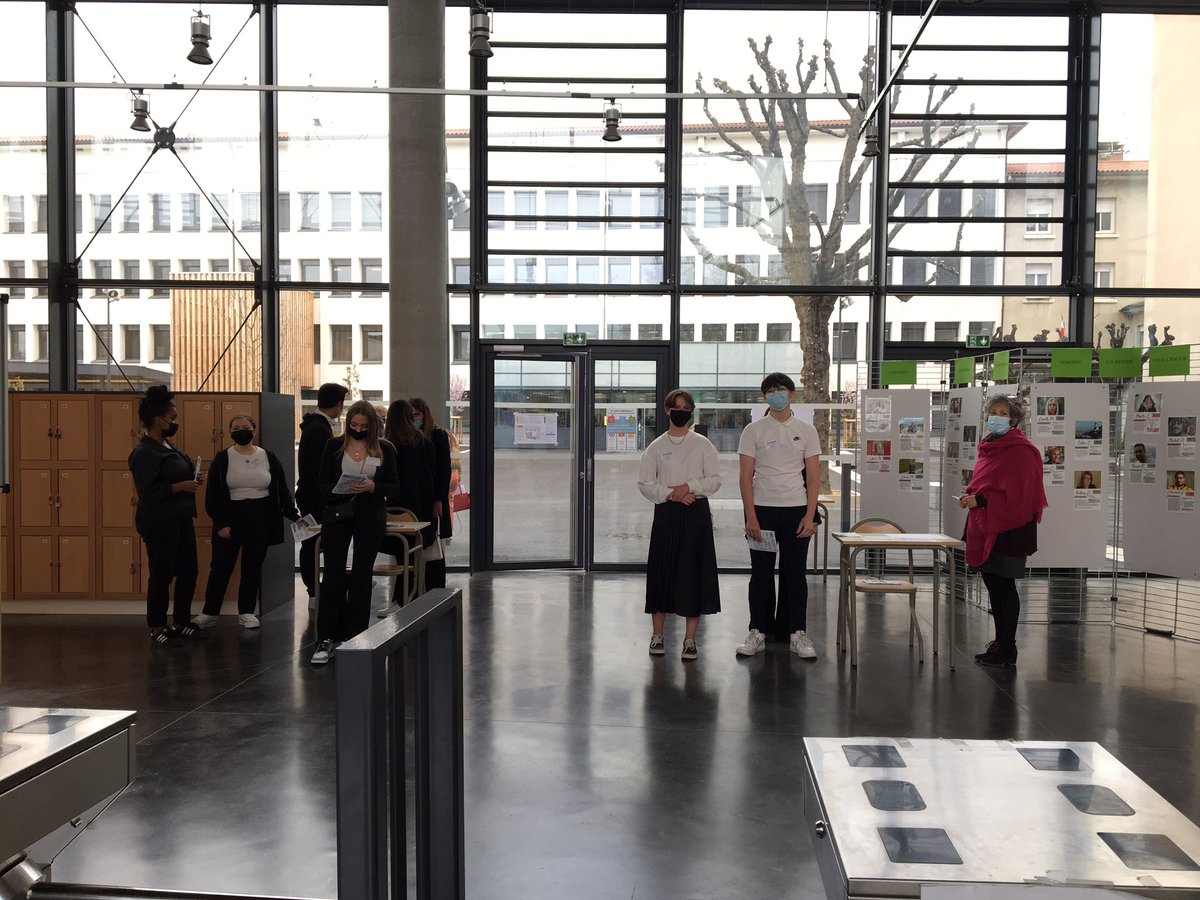 Lycée Armorin Crest tweet media