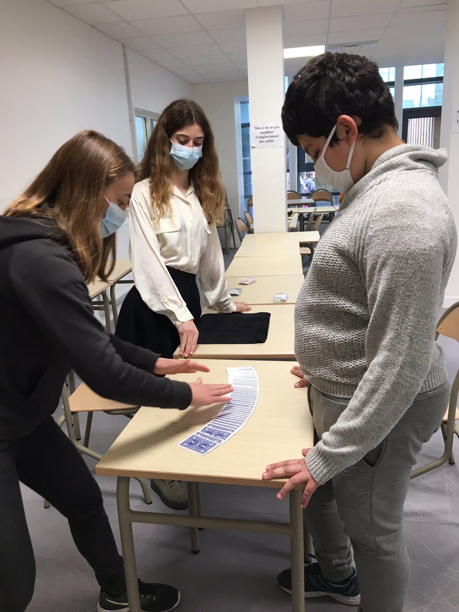 Lycée Armorin Crest tweet media