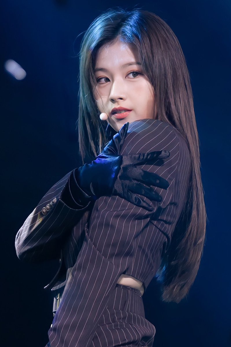 msngallery's tweet photo. you have a crush on this #SANA https://t.co/dLJVKQCwWN