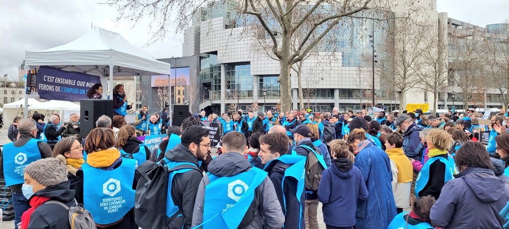 COORACE's tweet photo. Fin du monde fin du mois, même combat ! Aujourd'hui Coorace défend le climat #MarcheClimat et le #droitalemploi place de la Bastille avec @ZeroChomeurLD. Nos 600 entreprises d'utilité sociale territoriale s'engagent chaque jour pour le climat et l'emploi sur les #territoires ! https://t.co/O6Ah4PCmh2