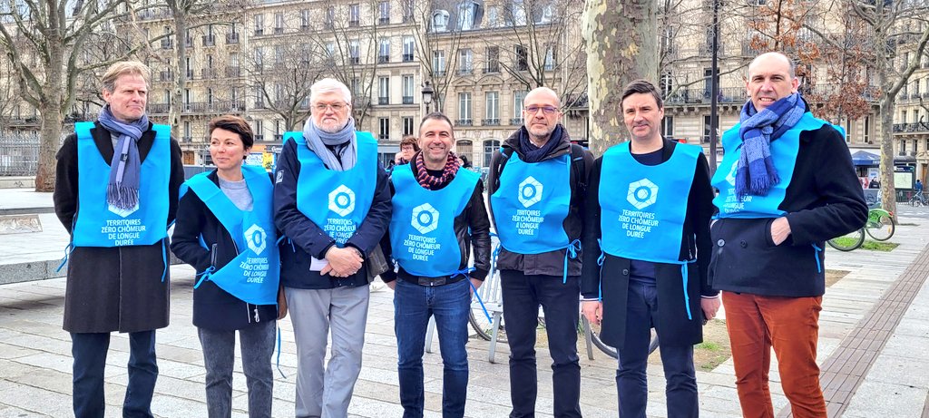COORACE's tweet photo. Fin du monde fin du mois, même combat ! Aujourd'hui Coorace défend le climat #MarcheClimat et le #droitalemploi place de la Bastille avec @ZeroChomeurLD. Nos 600 entreprises d'utilité sociale territoriale s'engagent chaque jour pour le climat et l'emploi sur les #territoires ! https://t.co/O6Ah4PCmh2