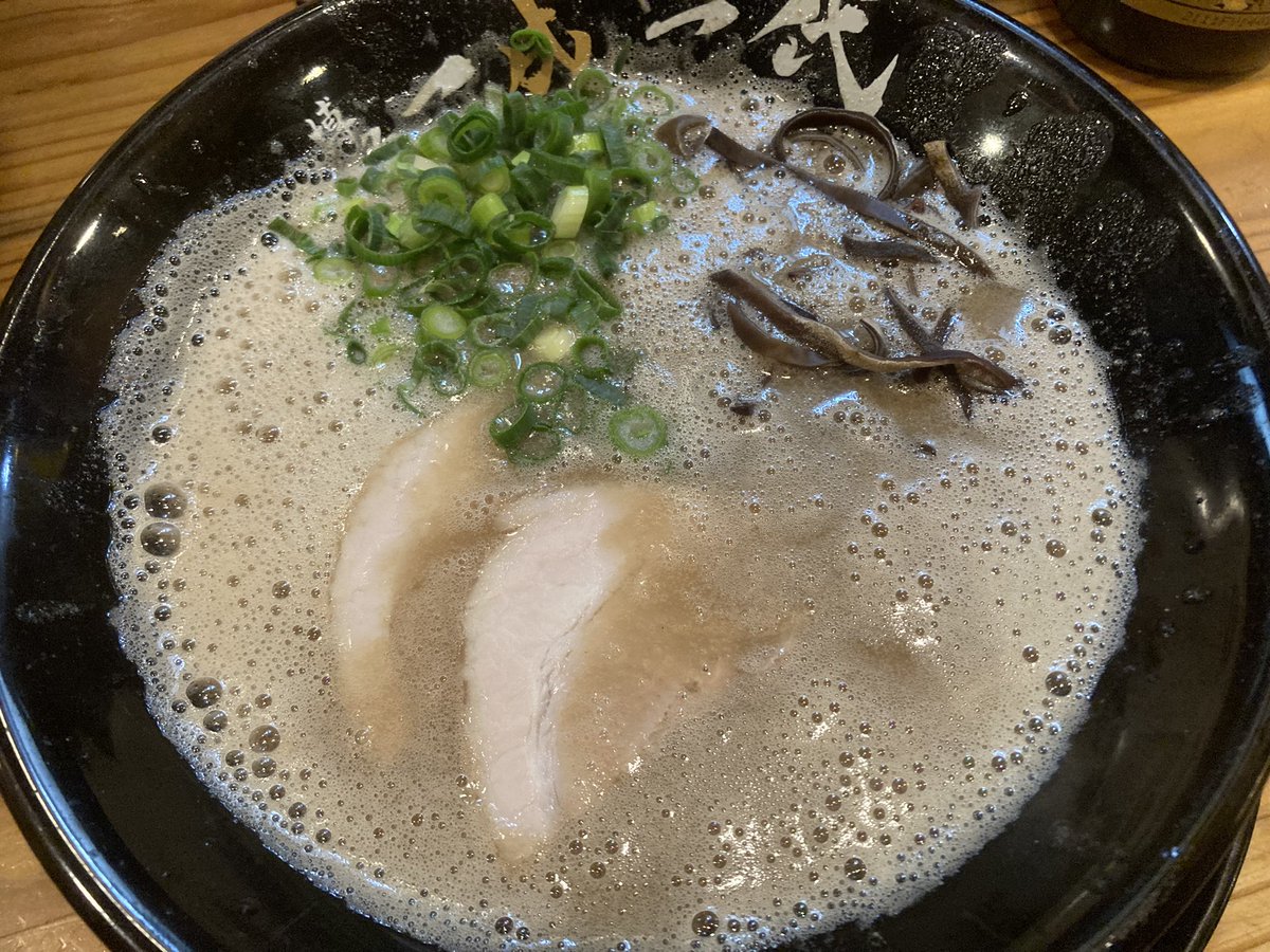 T82060333's tweet photo. やっぱ泡系濃密豚骨は美味かね👍 https://t.co/5zQ8818u3Q