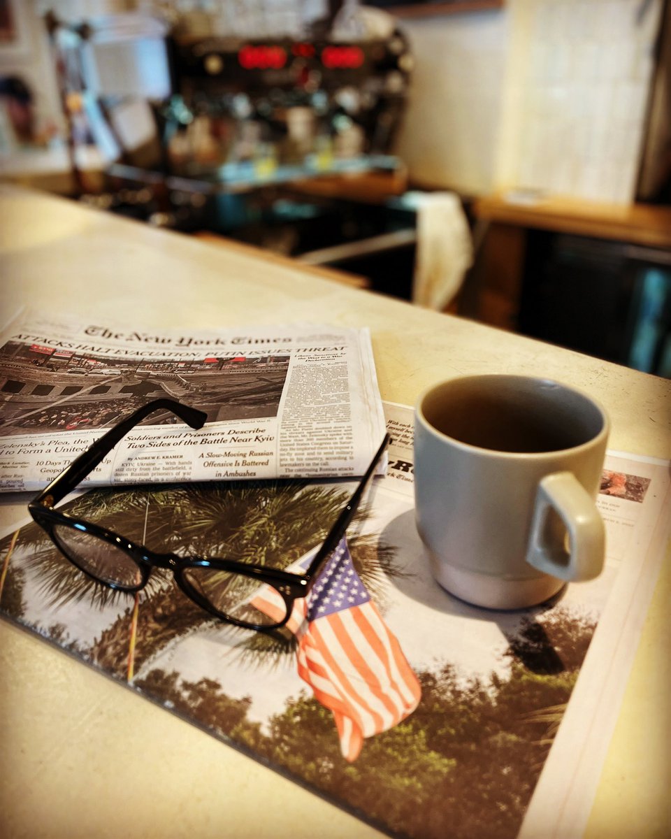 meunier_maxime's tweet photo. #NewYorkNewYork ☕️🗞 https://t.co/jl50HYtjfq