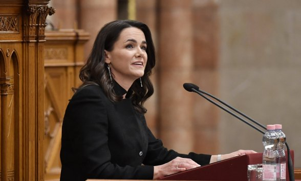 Hungría elige a una política cristiana y provida como presidenta del país.