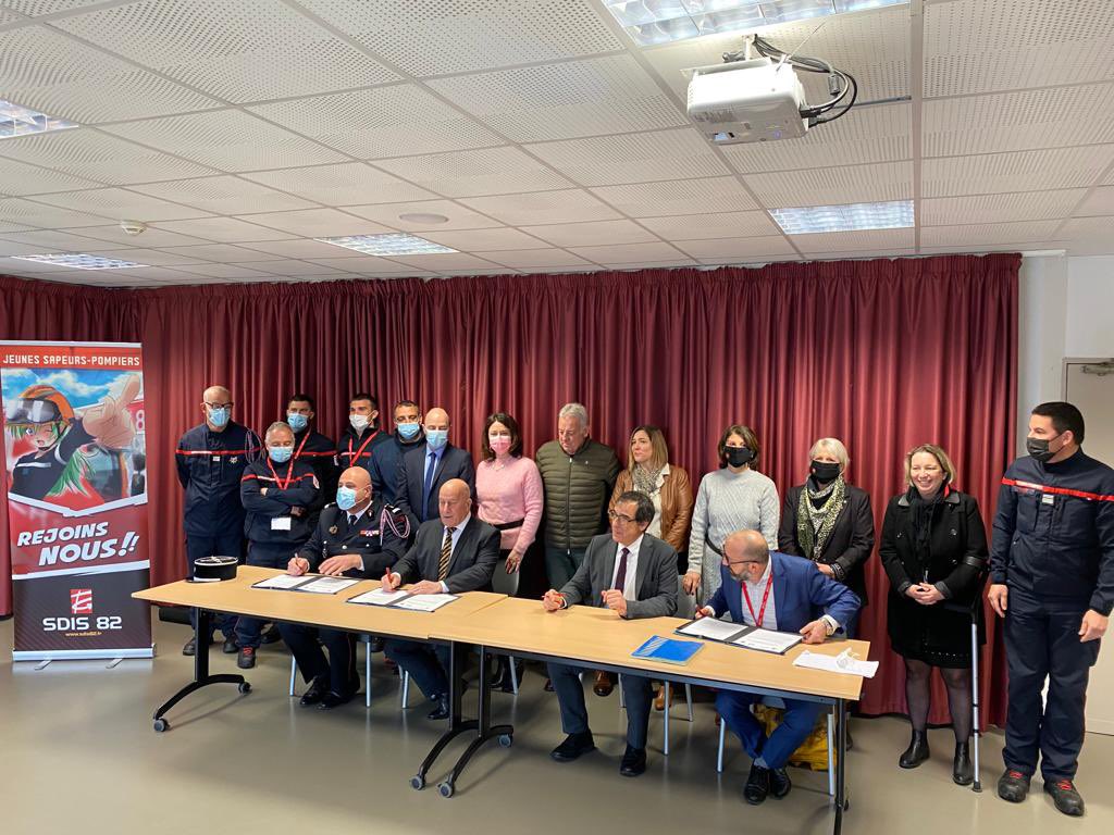 SylviaPinel's tweet photo. A @LPBEAUMONT signature de la convention portant création de l’ouverture d’1 section de Jeunes Sapeurs-pompiers.
Heureuse d’avoir accompagné ce projet.
@sdis82 @Udsp82 @MostafaFourar @Prefet_82 @tarnetgaronne82 @DeprinceLuc @MarieCa82 @Occitanie @LomagneDe @DSDEN82 @AllioneFNSPF https://t.co/rMTMHjO4EM