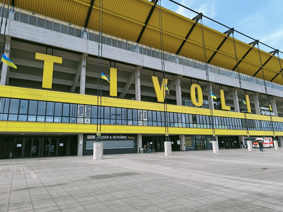 RubenWingerden's tweet photo. Wedstrijd nummer één voor vandaag. Alemannia Aachen - Sportfreunde Lotte #AACSFL #alemannia #aachen #tivoli #regionalligawest #Duitsland #groundhopping https://t.co/PHnJ1PonLj