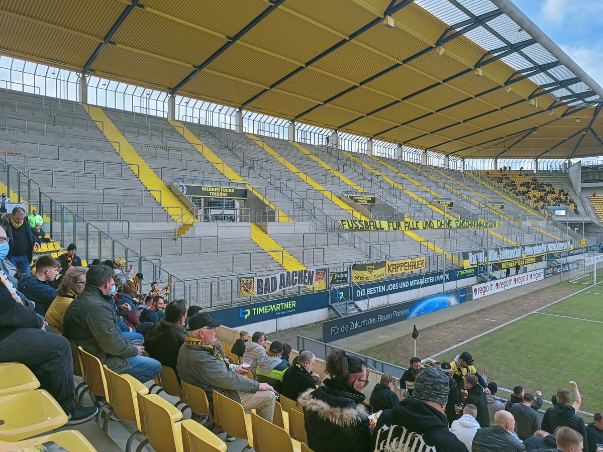 RubenWingerden's tweet photo. Wedstrijd nummer één voor vandaag. Alemannia Aachen - Sportfreunde Lotte #AACSFL #alemannia #aachen #tivoli #regionalligawest #Duitsland #groundhopping https://t.co/PHnJ1PonLj