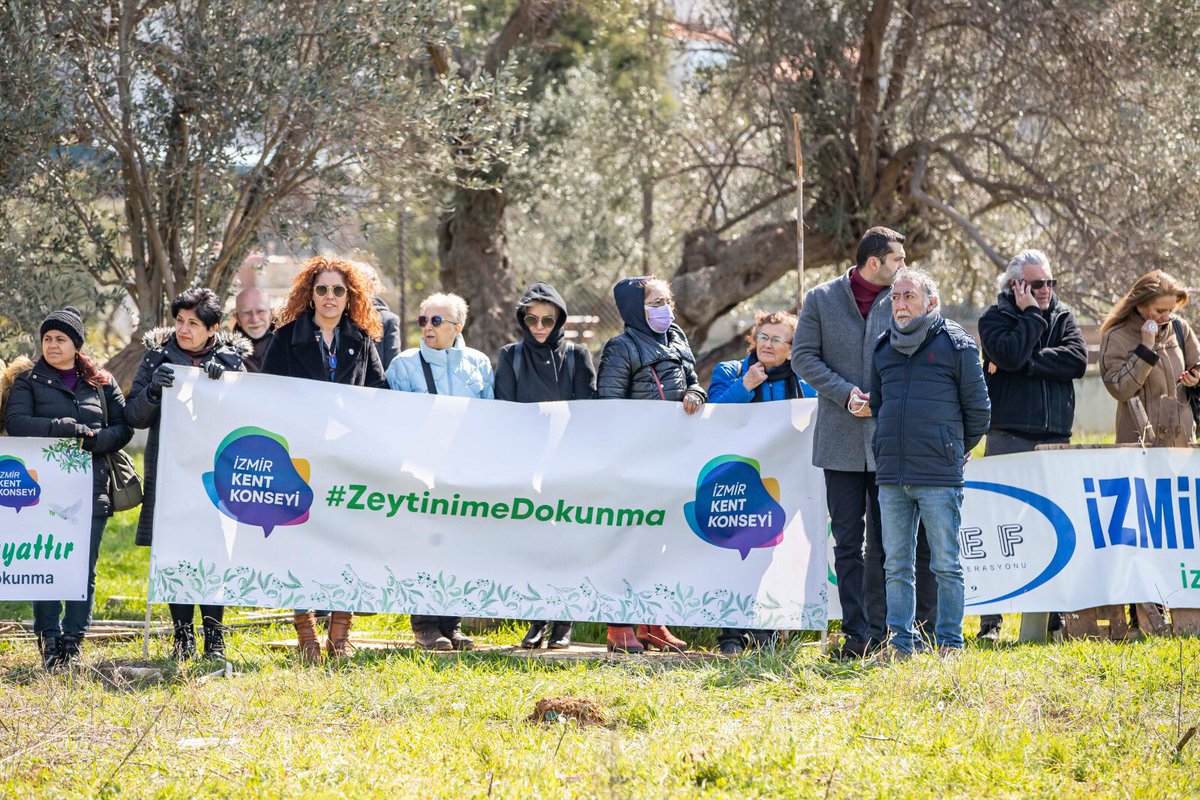 Daha yüksek sesle #ZeytinimeDokunma diyebilmek için sivil toplum ve çevre kuruluşlarımızla Güzelbahçe'de bir araya geldik.

İzmir Büyükşehir Belediyesi olarak toprağın, tabiatın ve yaşamın yanındaki duruşumuzu sonuna kadar sürdüreceğiz.