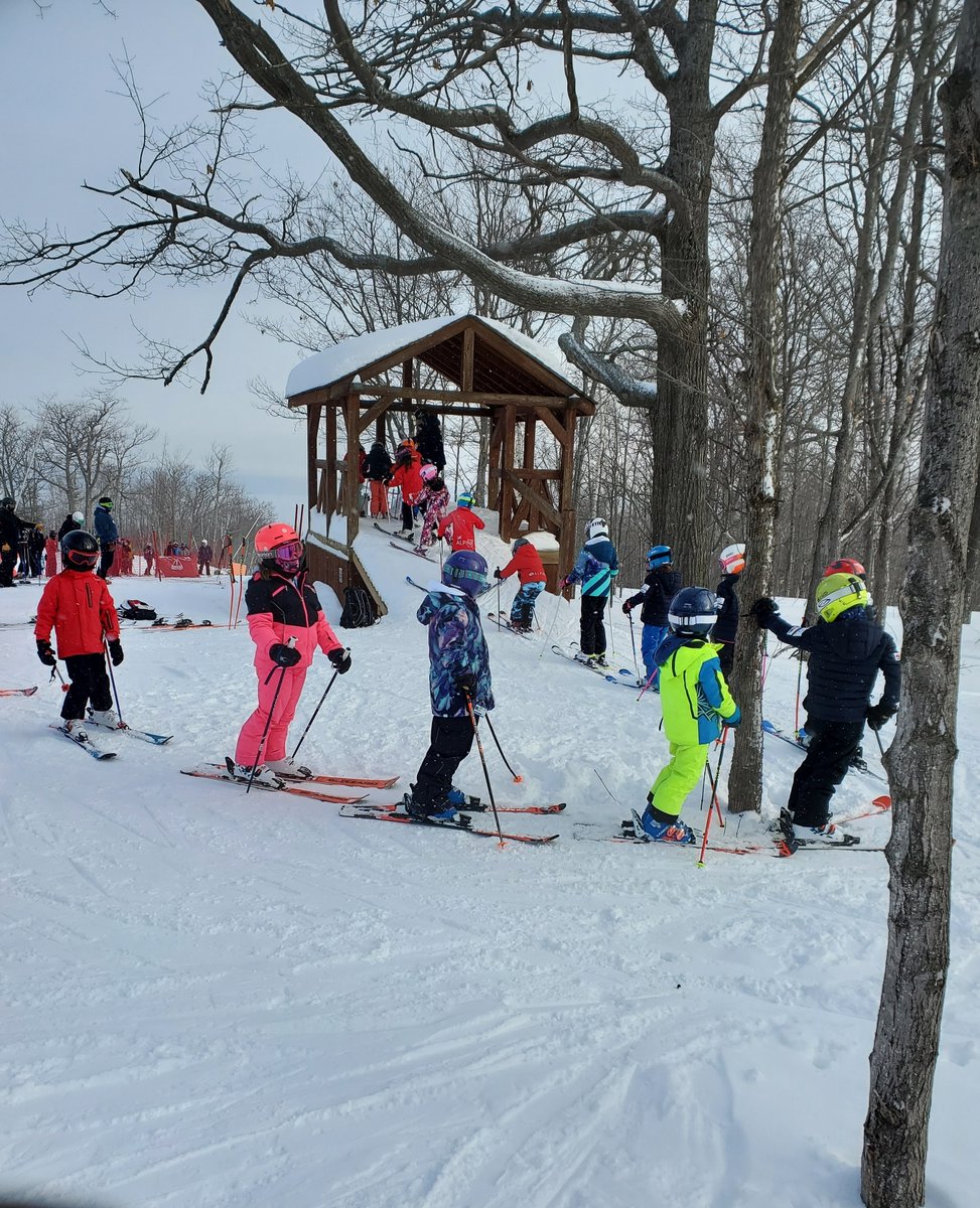 CraigleithSki's tweet photo. These athletes are ready for fun. How about you? March Break is here!!!! Loads of activities to enjoy. @craigleithskiclub
#toppeakcraigleith2022
#craigleithalpineprograms
#craigleithskiclub
#lovewinter
#lightuplittlejohn
#mackenzietoppeak https://t.co/OKuMH1KgrK