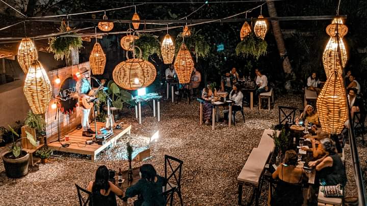 ArqAnahiGR's tweet photo. Los viernes son encantadores con música en vivo. 
En el Mesón de los Angeles 

Ambiente #Bohemio, para los que ya no aguantamos el volumen altísimo 🤭😅 y nos gusta conversar. 
#AcapulcoTradicional https://t.co/3XEXZU6iun