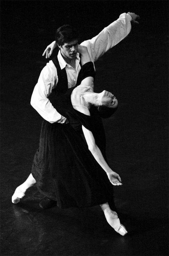 CameliaLadi's tweet photo. Diana Vishneva e Roberto Bolle💜 "La Dama delle Camelie"🌸 ✨ #danza #dance #ballet #pasdedeux #love #beautiful #art #artist #arte #neoclassico https://t.co/ar3EIWKlLK