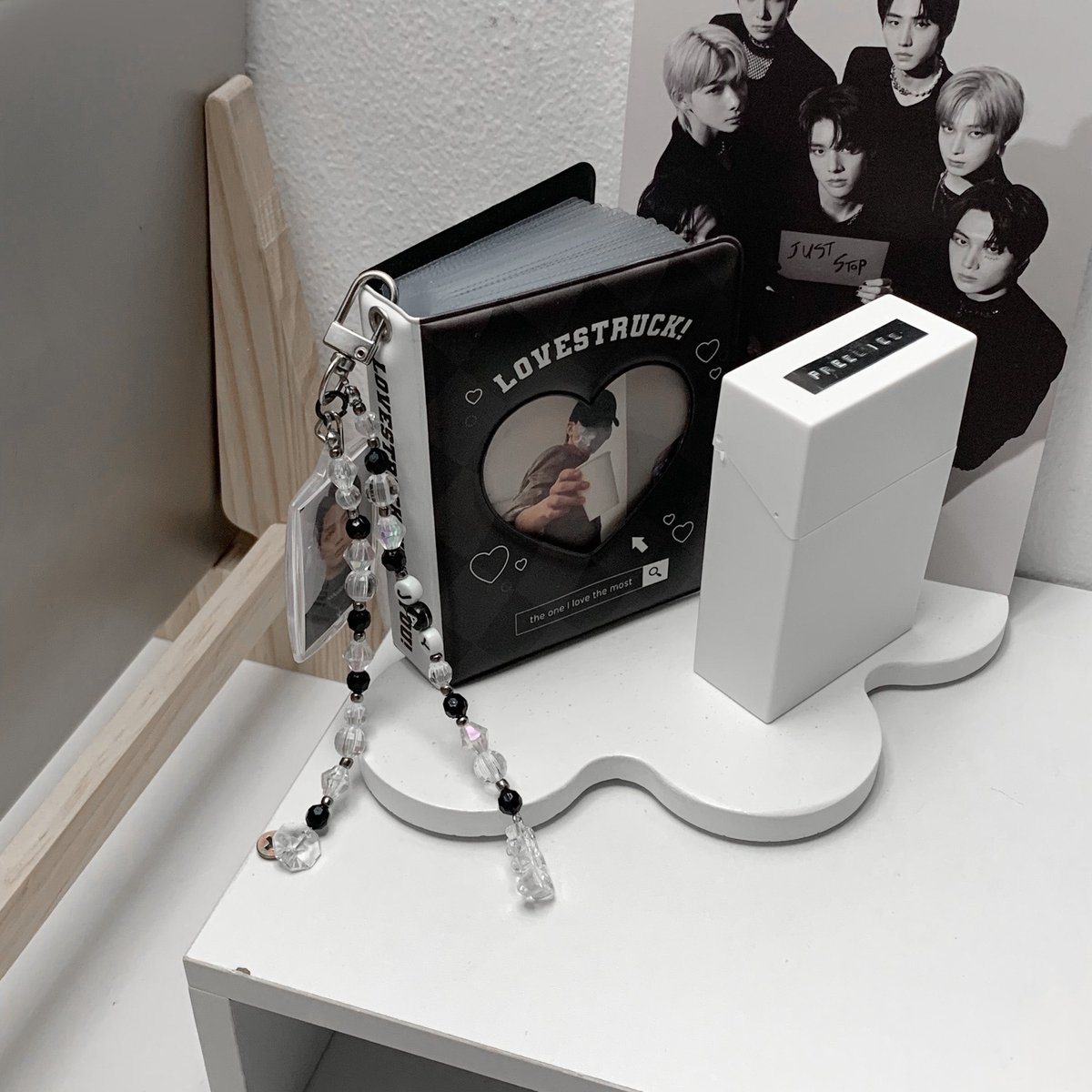 pjshauI's tweet photo. 𓄲 here’s a bns budol thread for 3.15! 

a thread of links to some of my desk stuff, archival goods, collbooks, etc. 🗯📓 https://t.co/Y6kSe0xyz6