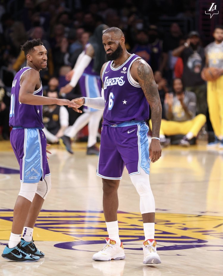 DRobz23's tweet photo. It's missing…
135 points to LeBron James to become the second highest scorer in history, overtaking Karl Malone…
And 1,459 points to take Kareem Abdul-Jabbar's place on the throne 👑
▪️kareem Abdul-Jabbar;38387
▪️Karl Malone;36928
▪️Lebron James;36793
#AllTimeScoringList https://t.co/Knzig8kNVD