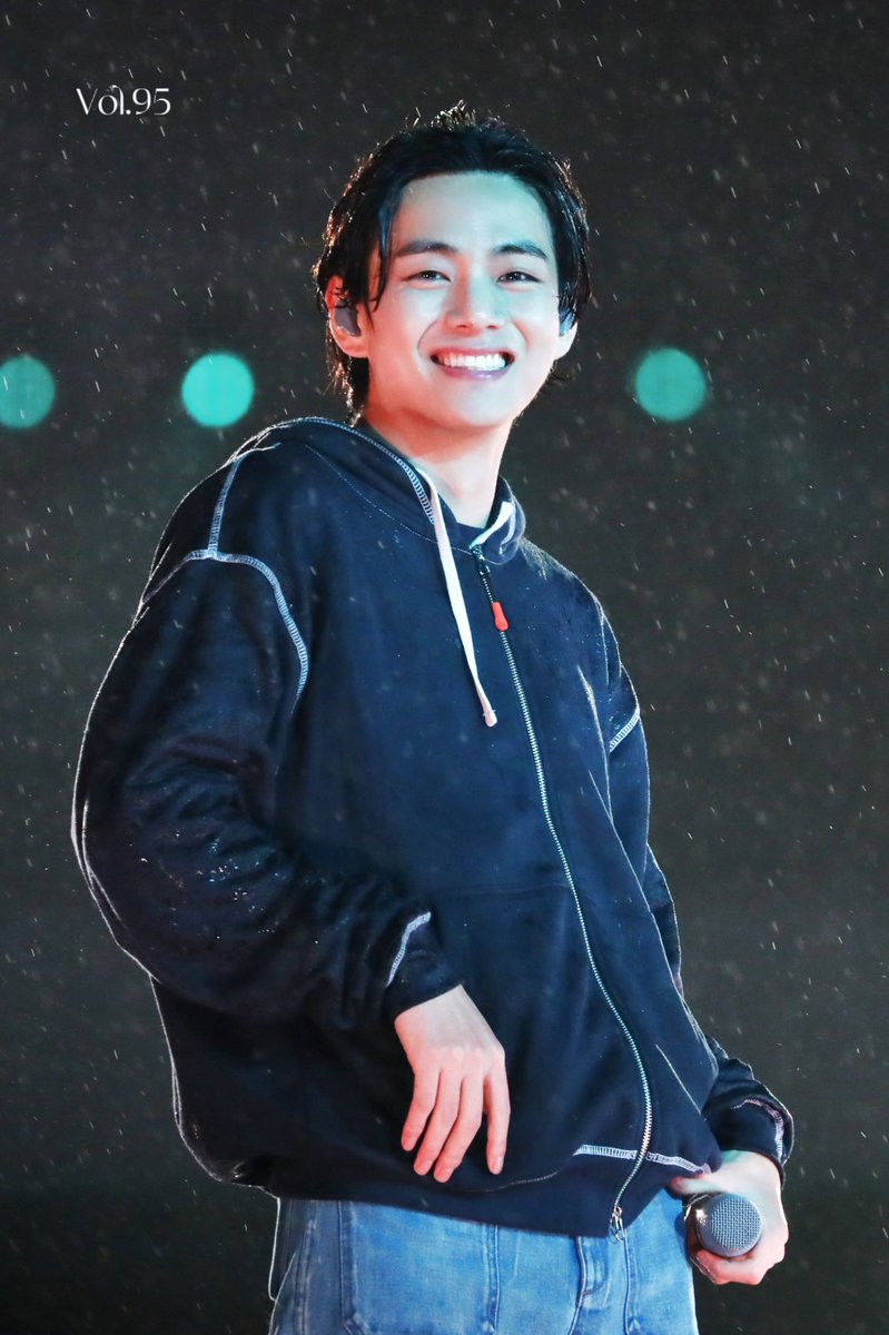 visionoflove_95's tweet photo. 220312 PTD in Seoul DAY2
pre
#방탄소년단     #BTS     #V #뷔 
#TAEHYUNG #태형 @BTS_twt https://t.co/baFxWR4xAr