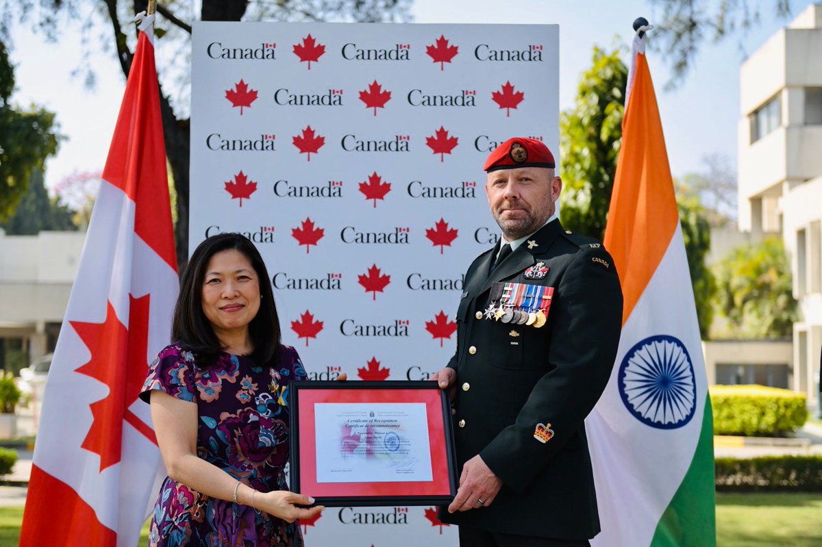 A big thank you to the staff of Canada's High Commission in Delhi. Today we recognized them with service awards for their invaluable work. Every single one of them has played a key role in Canada's repatriation efforts and consular support throughout the pandemic.