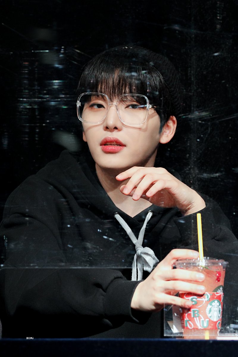 iloverjsals's tweet photo. 211226 
나 너드가 좋다

#원어스 #ONEUS #서호 #SEOHO https://t.co/9OeAf8mhk7