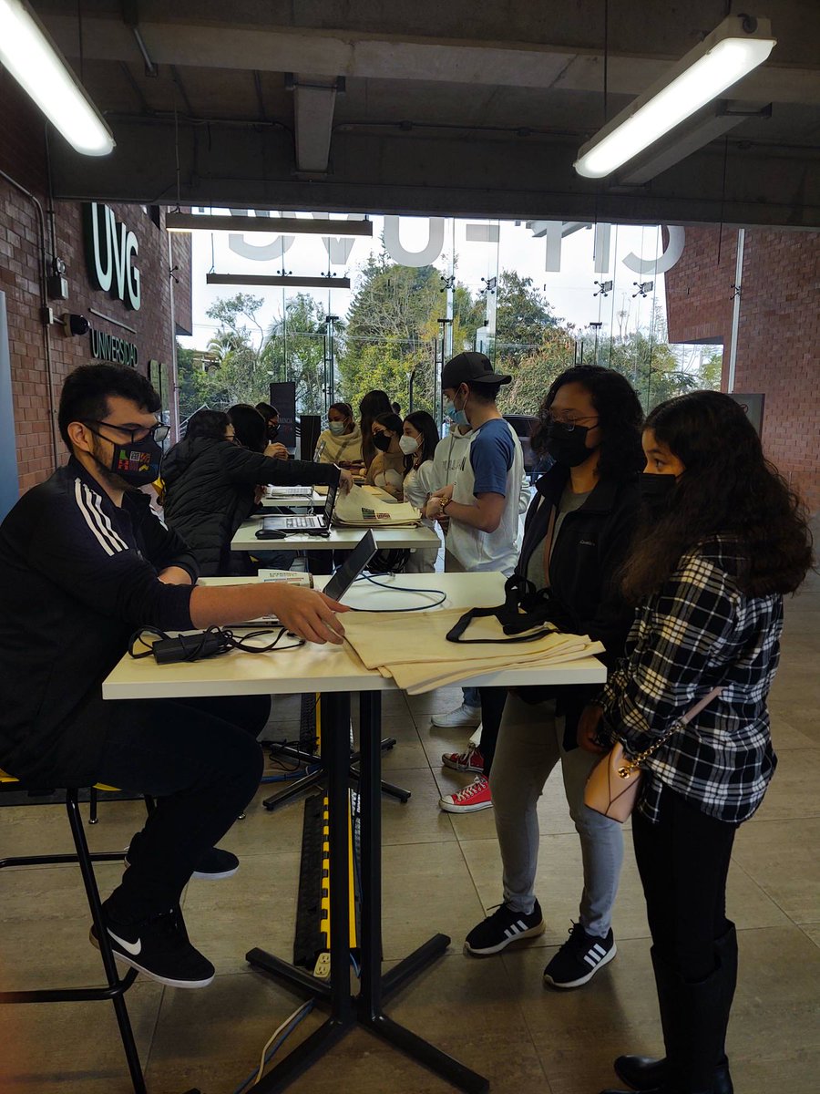 uvggt's tweet photo. Comienza la Experiencia STEAM+.🤩Te recordamos que puedes realizar tu registro en el Rooftop y visitar todos los talleres. #BeaMakerUVG https://t.co/e8oZXtQwto
