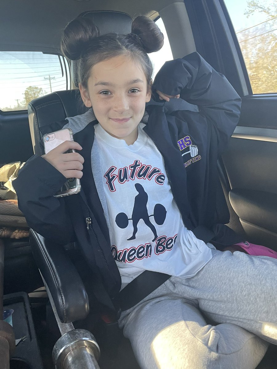 AJ_nJPsMommy's tweet photo. She has been around the weight room since she was 3 years old, patiently waiting for her time to shine! After 14 weeks of training, it’s meet day for the beast!! We are so proud to see how much she has grown and the discipline this sport has taught her #anabeast #futurequeenbee https://t.co/HK8pRAGMY8