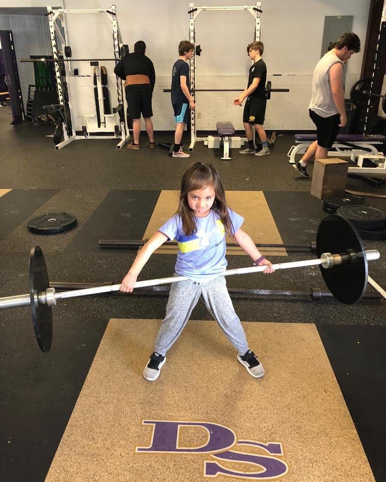 AJ_nJPsMommy's tweet photo. She has been around the weight room since she was 3 years old, patiently waiting for her time to shine! After 14 weeks of training, it’s meet day for the beast!! We are so proud to see how much she has grown and the discipline this sport has taught her #anabeast #futurequeenbee https://t.co/HK8pRAGMY8