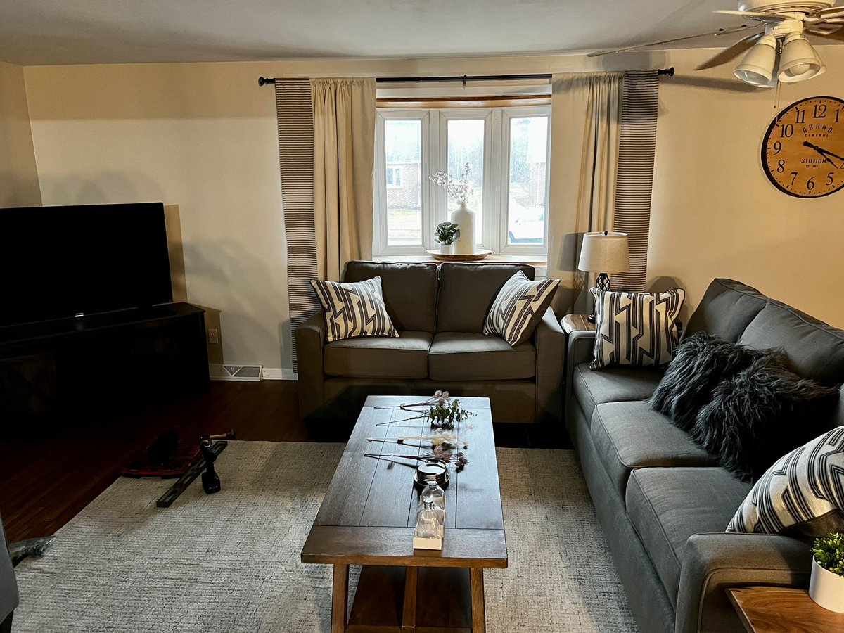 Dannymik1's tweet photo. Very exciting times to host your family or friends here in the Buffalo, NY area on their short-term stay. We plan to have it up and running next weekend!
#BisonAirBNB #AirBNB #airbnb #Buffalo #vacation #BillsMafia #GoBills #LetsGoBuffalo https://t.co/ZxfzEc6W6M