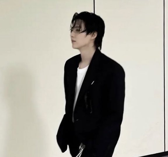 pjmvelvets's tweet photo. there’s a shift in the air idk yall.. https://t.co/MWql9XkjBC