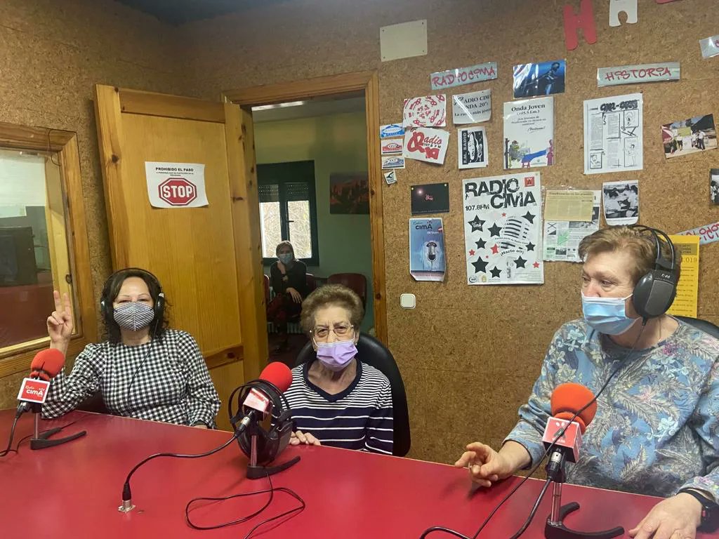 AlzheimerBierzo's tweet photo. 🎤 #ECODEVOZ.Un interesante diálogo entre mujeres de diferentes generaciones sobre amor, miedos, libertades, derechos, igualdad,...en nuestro programa de #radio #terapéutico. Escuchalo : 👉https://t.co/e92YVK4eE3
📻Los Jueves de 18:00 a 19:00 h en #RadioCima 107.8 FM #Ponferrada. https://t.co/V1ZR6KIYMO