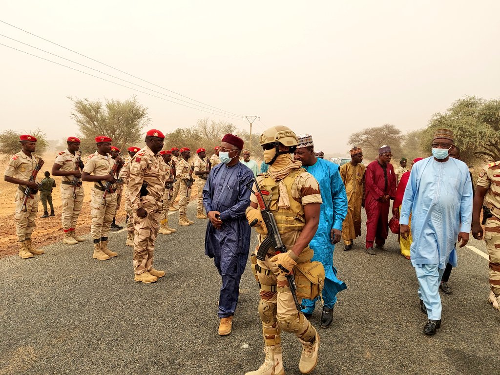 kareabba's tweet photo. J´ai effectué ce matin , avec mon homologue du commerce et de l´industrie, une visite de terrain sur le site de production de pomme de terre de #Bonkoukou. #Niger 1/2 https://t.co/WkyKFHOLEu