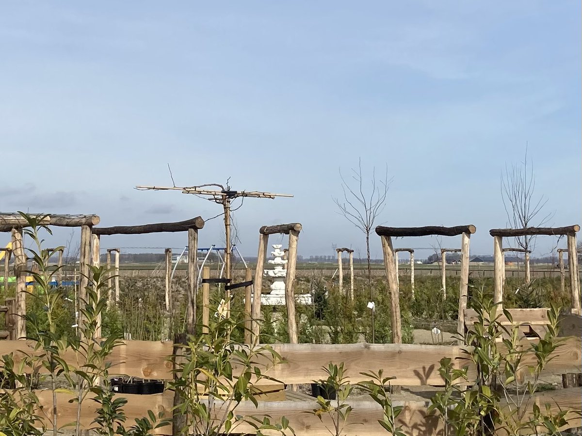 MarielleTweets's tweet image. Mensen, gave plannen hebben Cindy en haar moeder voor de #beleeftuin voor kinderen (en ouderen) met een #beperking 

Prachtig in de polder #Biddinghuizen 

Met oud-collega @zooo_noudatdus geholpen #NLDoet En ons aangeboden als vrijwilligers! 

Steun dit👇
beleeftuindrakensteyn.nl