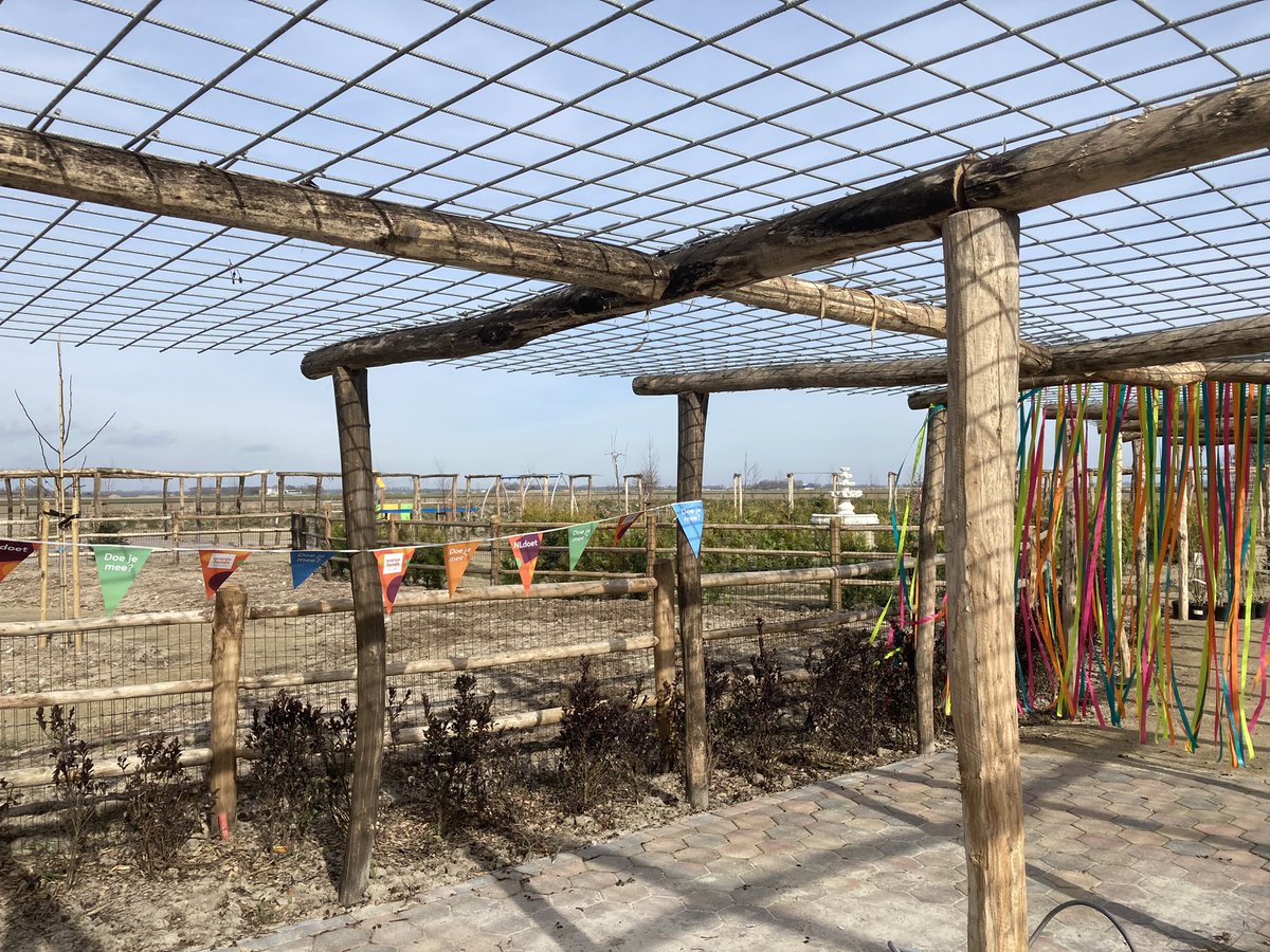 MarielleTweets's tweet image. Mensen, gave plannen hebben Cindy en haar moeder voor de #beleeftuin voor kinderen (en ouderen) met een #beperking 

Prachtig in de polder #Biddinghuizen 

Met oud-collega @zooo_noudatdus geholpen #NLDoet En ons aangeboden als vrijwilligers! 

Steun dit👇
beleeftuindrakensteyn.nl