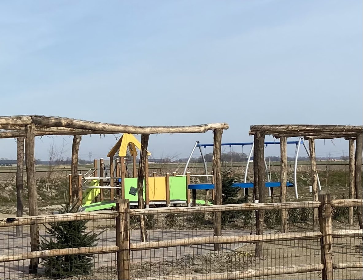 MarielleTweets's tweet image. Mensen, gave plannen hebben Cindy en haar moeder voor de #beleeftuin voor kinderen (en ouderen) met een #beperking 

Prachtig in de polder #Biddinghuizen 

Met oud-collega @zooo_noudatdus geholpen #NLDoet En ons aangeboden als vrijwilligers! 

Steun dit👇
beleeftuindrakensteyn.nl