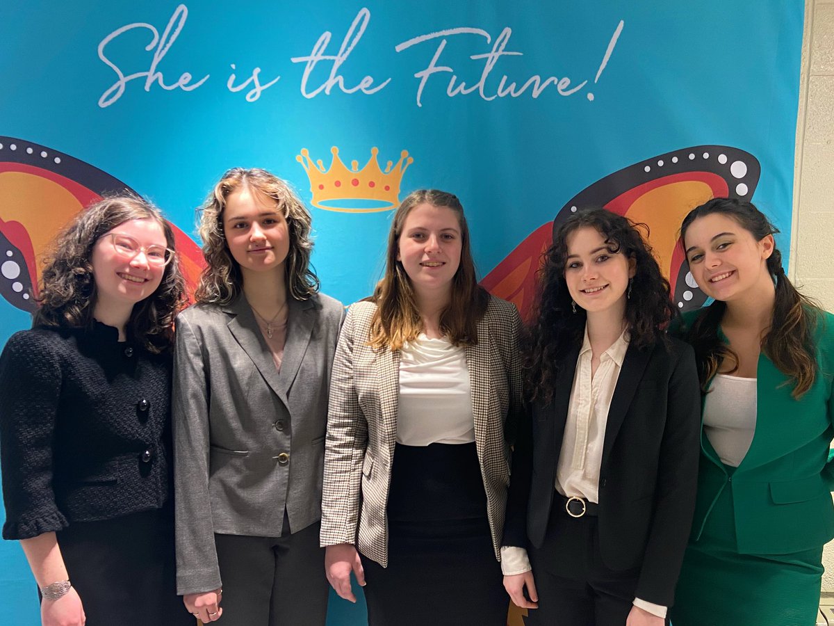 gma4n6's tweet photo. Wish these 5 brave monarchs good luck as they compete in 9 different events for a chance to qualify to the NSDA National Tournament in Louisville, Kentucky.
Also send us safe driving vibes for getting home in the afternoon!
#gma4n6 #bebold #gofightwind #team #foreverteam https://t.co/gXTWuuavBM