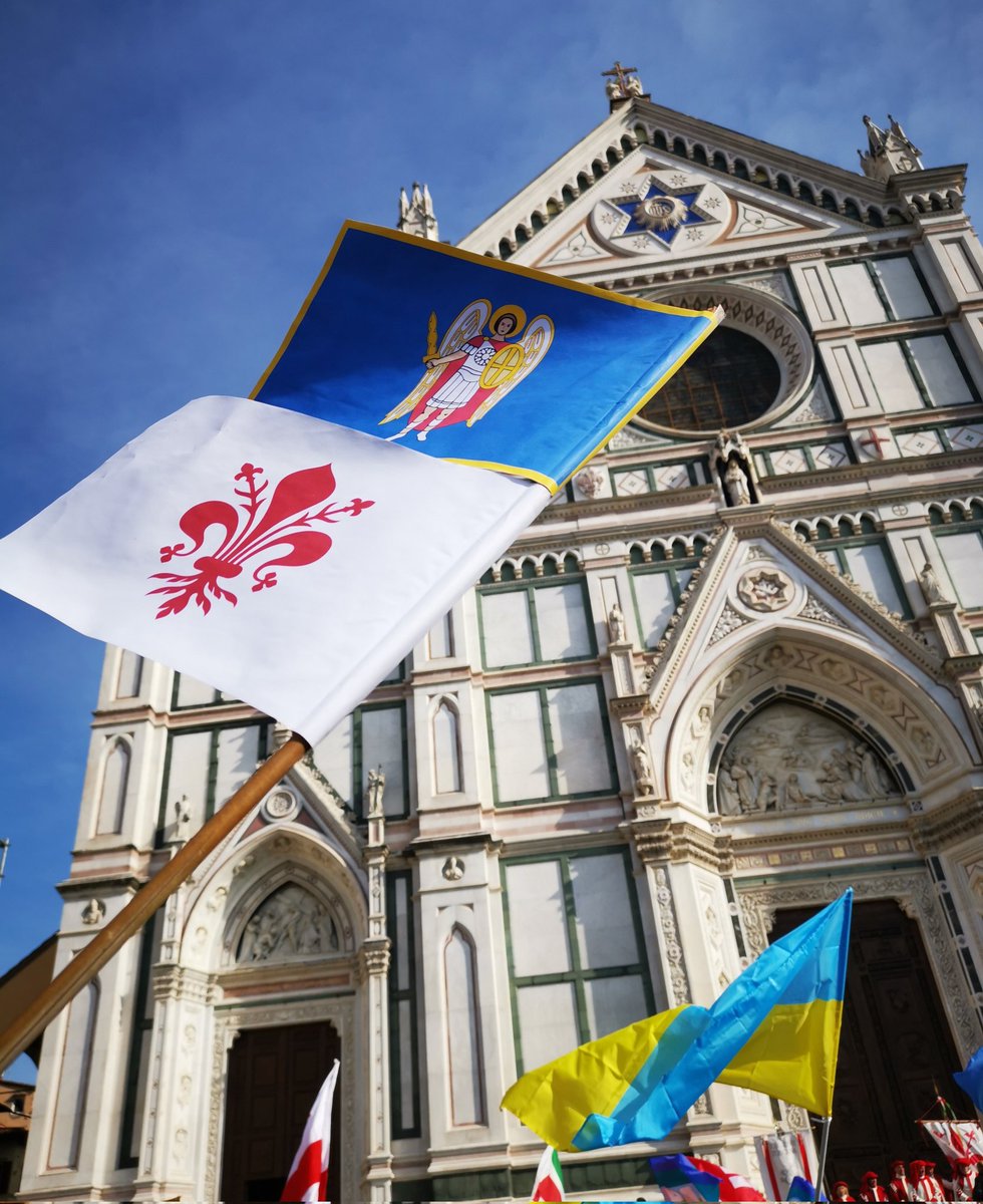 Lady0Gugu's tweet photo. #CitiesWithUkraine #Firenze #Kyiv #Ukraine️ #piazzasantacroce @comunefi @EUROCITIES https://t.co/6Rk4ZfFR46