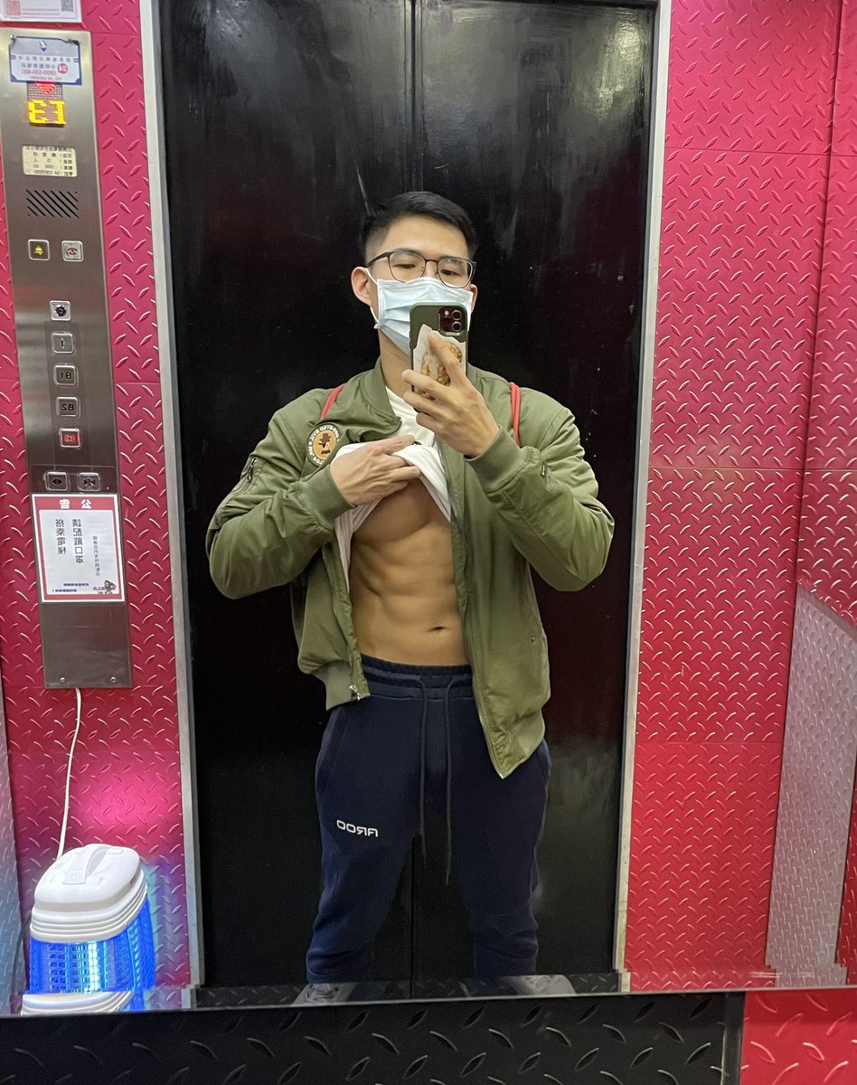 家裡有菜，還要去看別人射控嗎？
要不要先控我？