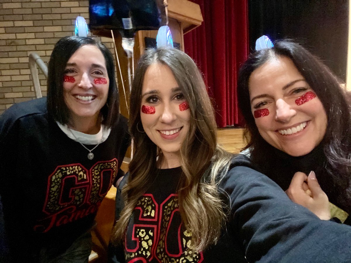 calfano510's tweet photo. We had the best time in Battle of the Schools! Go Sharks! 🦈 https://t.co/k7bLKF1Co7