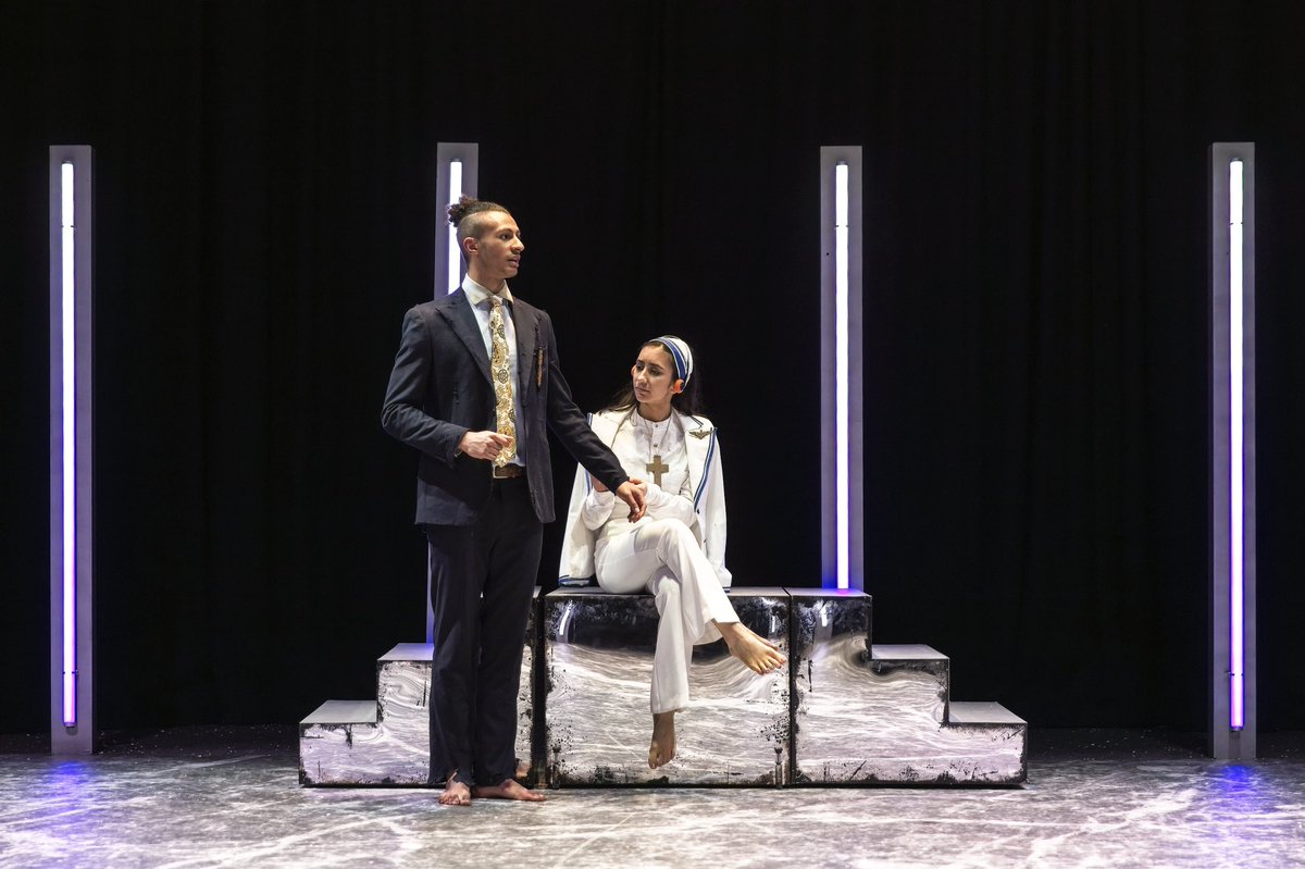 hugododsworth's tweet photo. Dir. by Nik Partridge
AD. by @elliejaytheatre @TobiasMillard
Set, Props and Lighting Des. by me
Costume Des. by Robbie McDonnell
Photos by Craig Fuller https://t.co/CTTp7ai4Ei