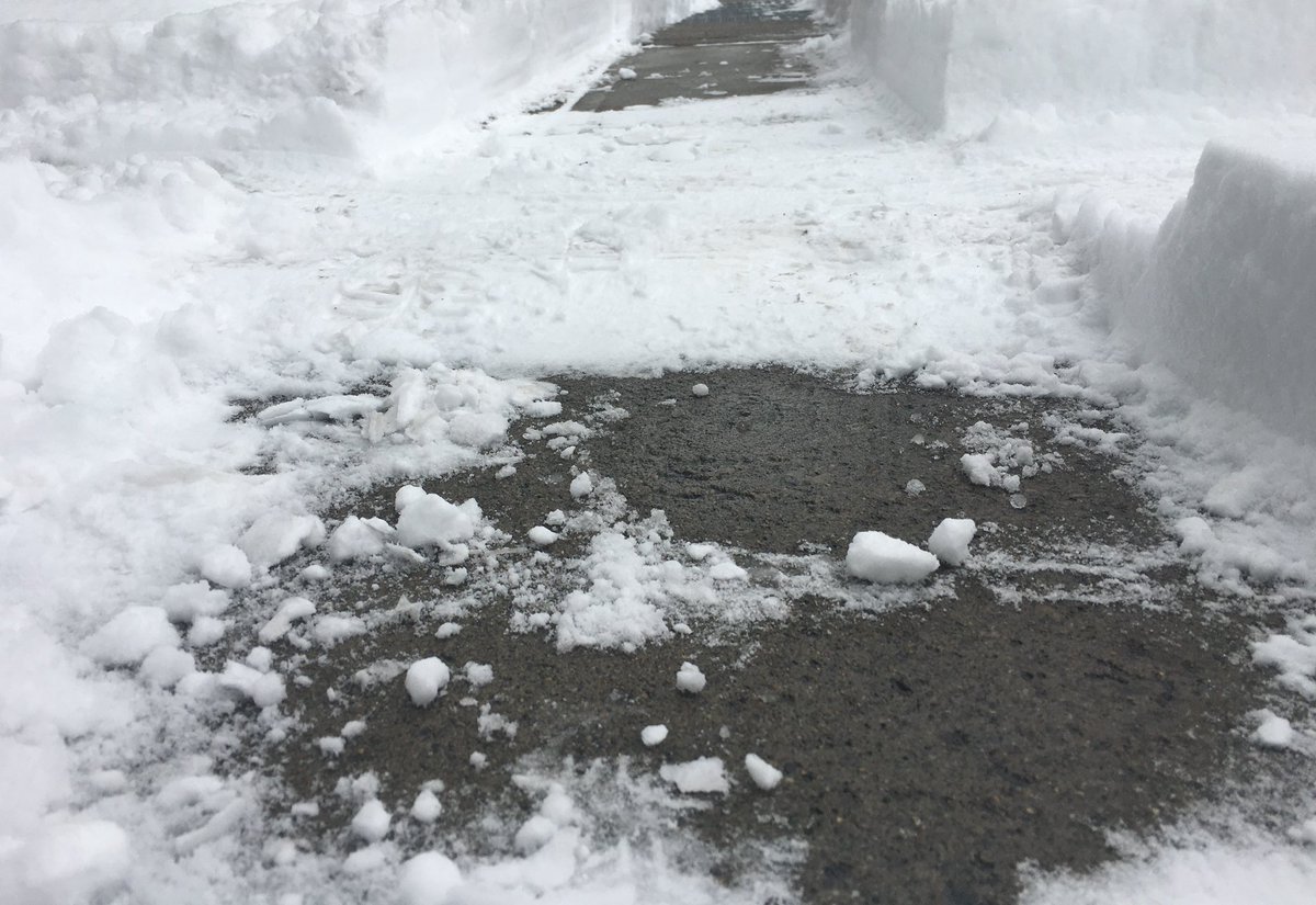 Ohio Revised Code 723.011 requires property owners to remove snow and ice from the right-of-way. Please do your part to help fellow residents  – especially the elderly and those with disabilities – navigate the inclement weather. Thanks for being good neighbors.