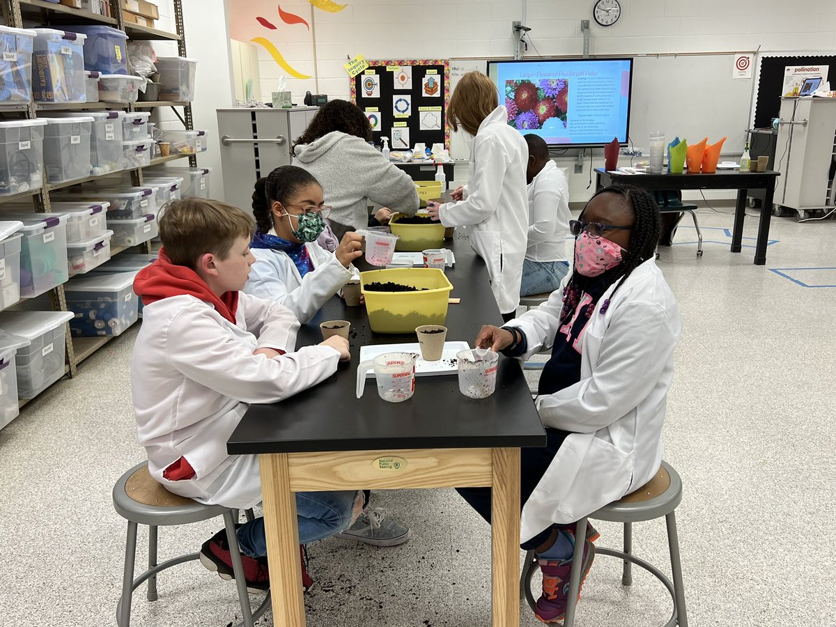 Thank you to @Da_Coughlin for a great lesson in the science lab! <a href="/crystal_wilky/">Dr. Crystal Wilkerson, NBCT</a> <a href="/Thalia_Ele/">Thalia Elementary</a>