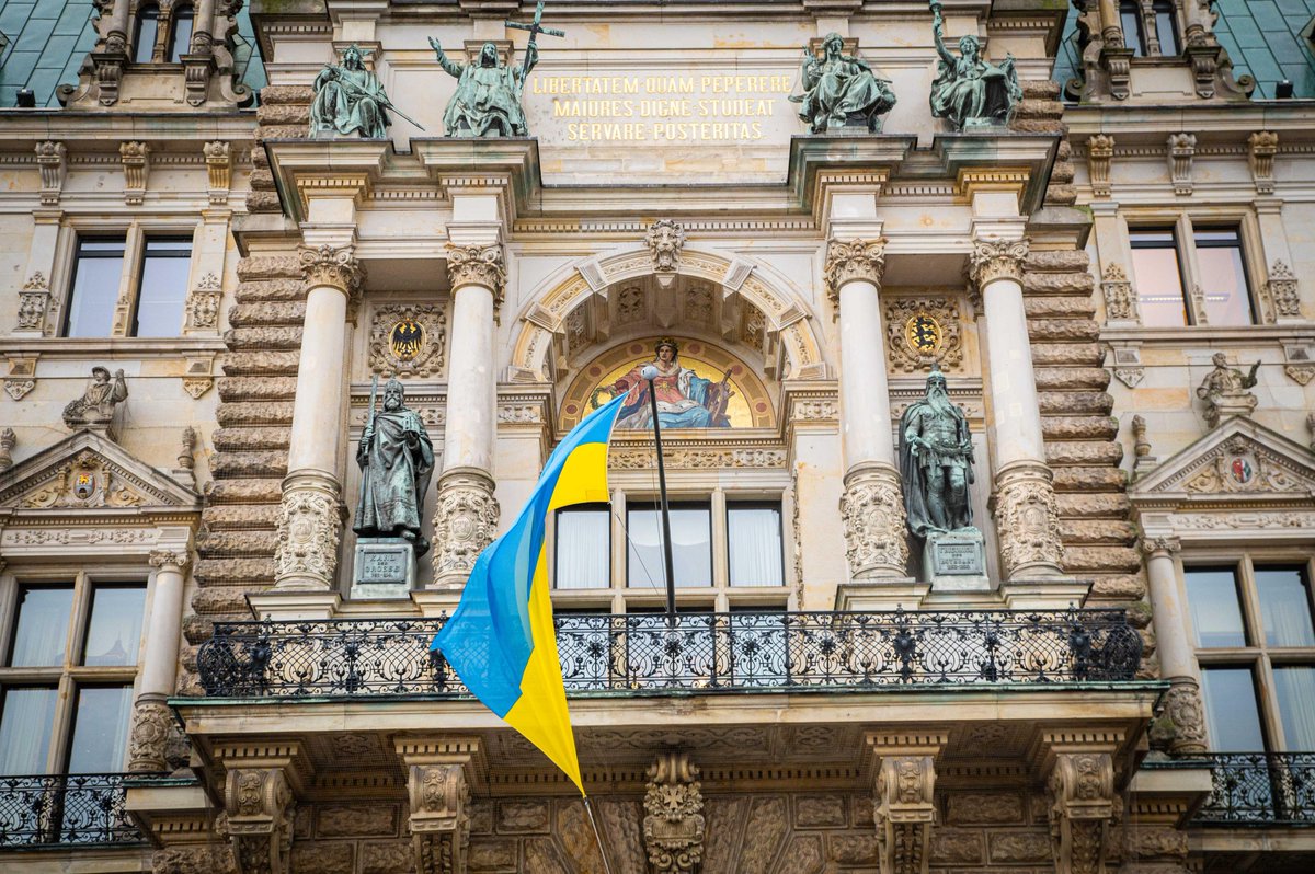 HIAS_Hamburg's tweet photo. HIAS supports the initiative  “Science Bridge for #Ukraine “of Hamburg’s Senator of Science  @fegebanks and awards with immediate effect Fellowships for Ukrainian Scholars and Cultural Professionals at Risk. Apply now! All details on the application: https://t.co/6SUZqp2dd2 https://t.co/ppIxNKQC1L
