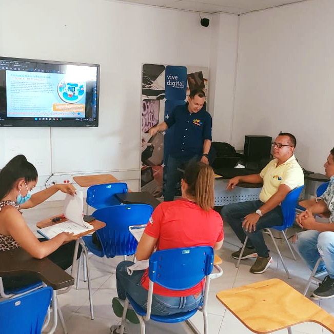 RedCIOMeta's tweet photo. Acompañamiento a los municipios de Restrepo y Cumaral Meta por parte de la #SecretariaTIC políticas #GobiernoDigital y políticas #SeguridadDigital Gobernación del Meta, diligenciamiento Formulario Único de Reporte y Avance de Gestión (FURAG)
#restrepometa #cumaralmeta https://t.co/VEITpDNEKE