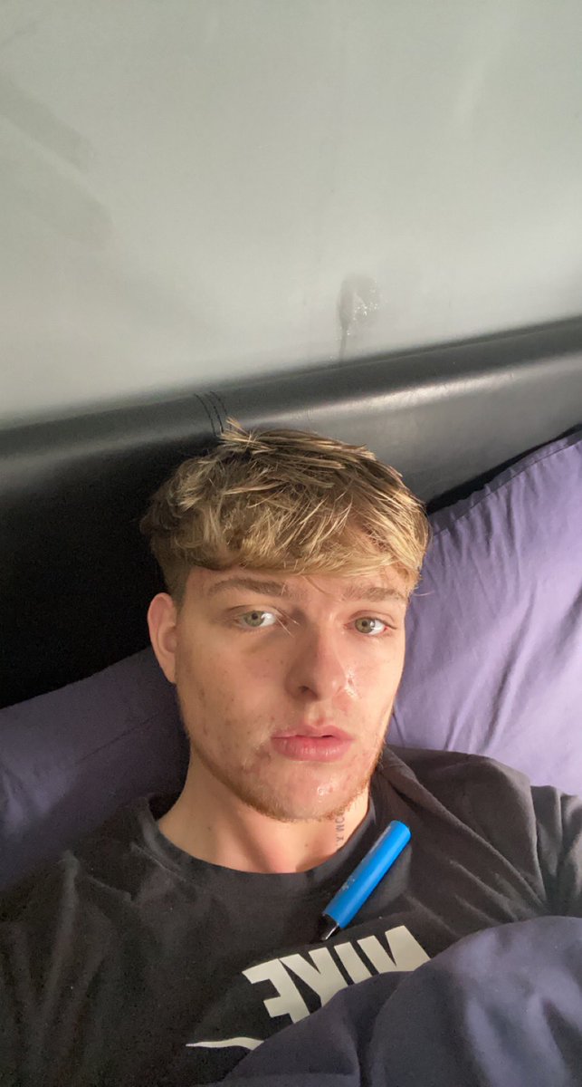 urdaddyoli's tweet photo. That mark above my head is a cum stain 🤭 https://t.co/DJnuadnYfs